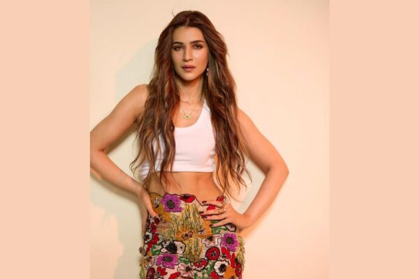 Kriti-Rashmika's Chic Cocktail Fashion