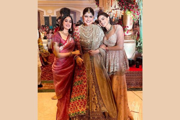 Janhvi-Khushi Enjoy Anshula's Wedding Celebrations