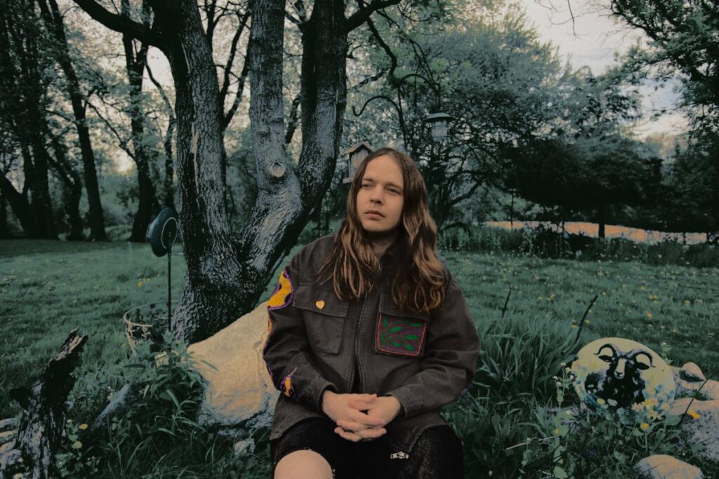 Billy Strings Sings for His Late Mother on New Album ‘So Much for Goodbyes’