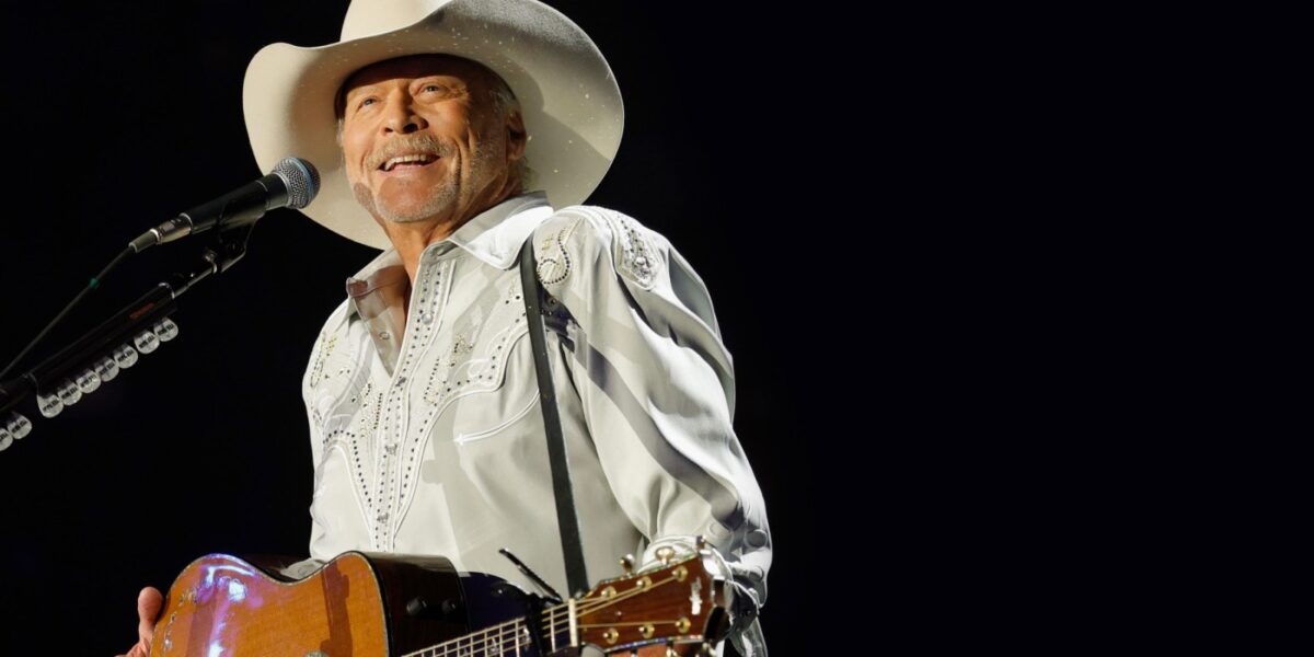Watch Alan Jackson’s Final Performance of ‘Chattahoochee’ at Farewell Concert