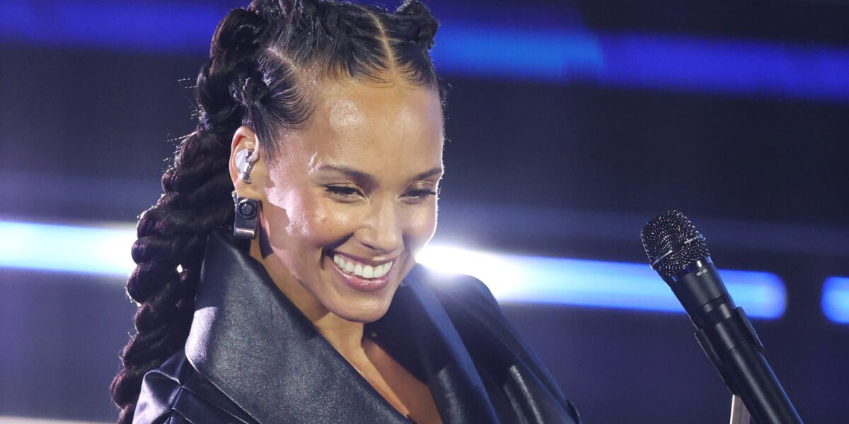 OG Anunoby Tells Alicia Keys ‘The City’s Asking for You’ Ahead of Knicks Ceremony Performance