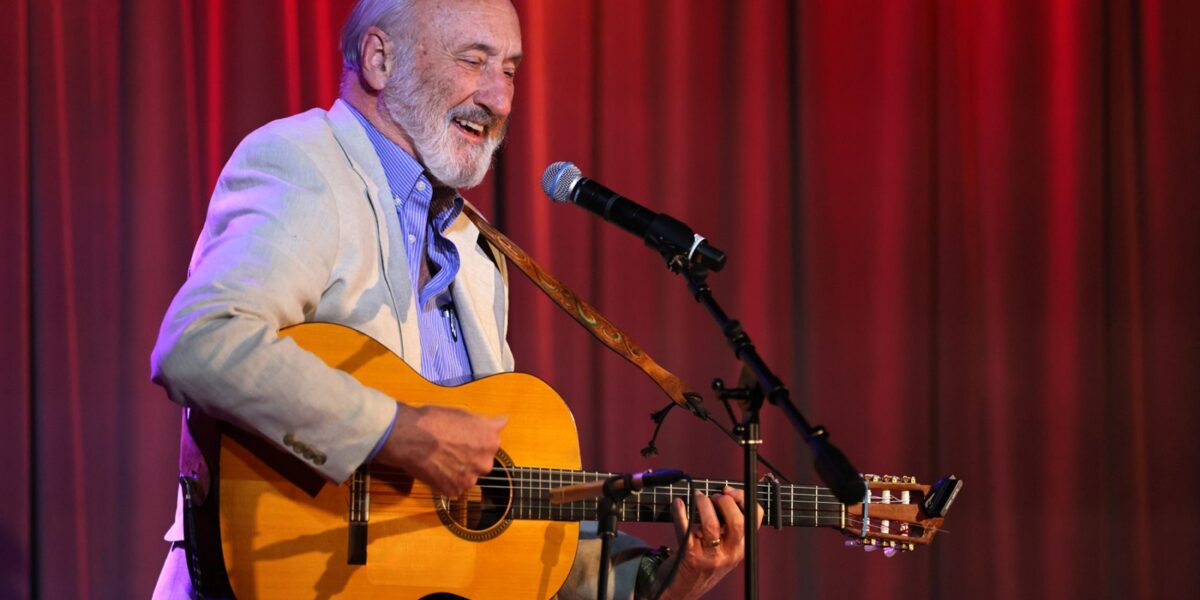 Peter, Paul and Mary’s Noel Stookey Had a Front Row Seat to the Sixties. He Remembers All of It