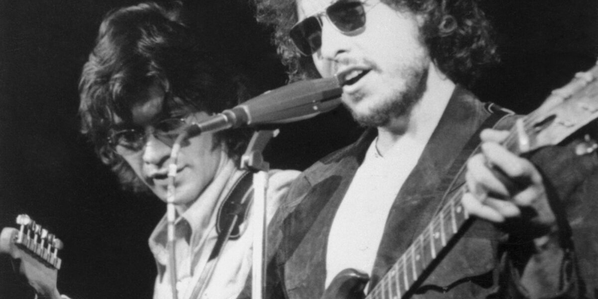 All 35 Guitarists Who Ever Played in Bob Dylan’s Band