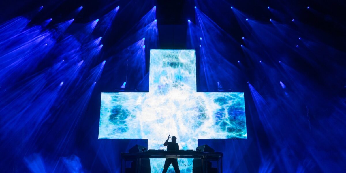 See Martin Garrix Debut New U2 Collaboration ‘Fireflies’ With the Edge at Tomorrowland