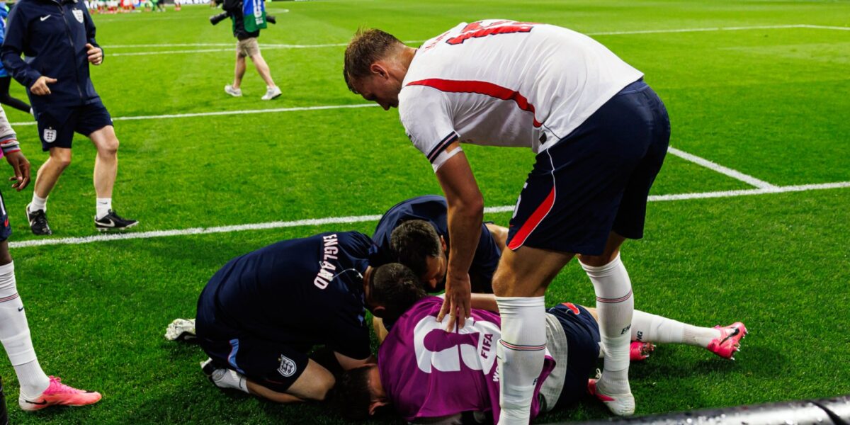 England Player Suffers ‘Serious’ Wrist Injury After Singing ‘Wonderwall’ at World Cup
