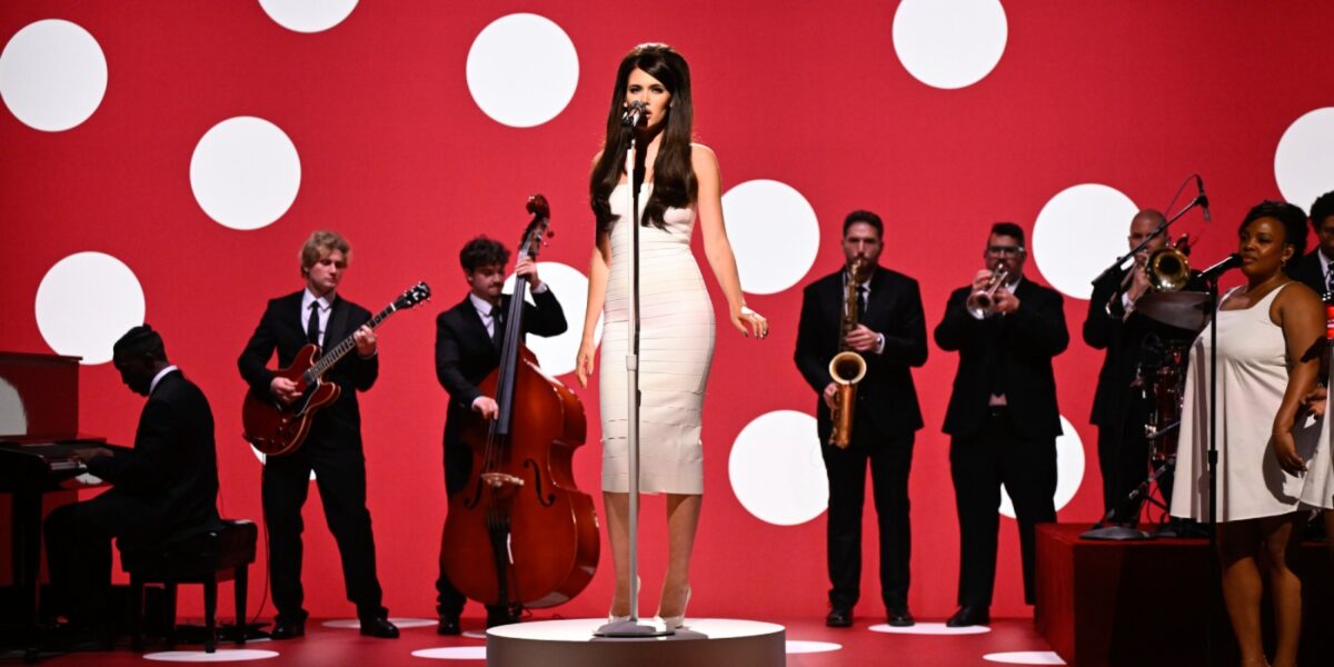 Watch Sienna Spiro Showcase Evocative Single ‘Great Expectation’ on ‘Fallon’