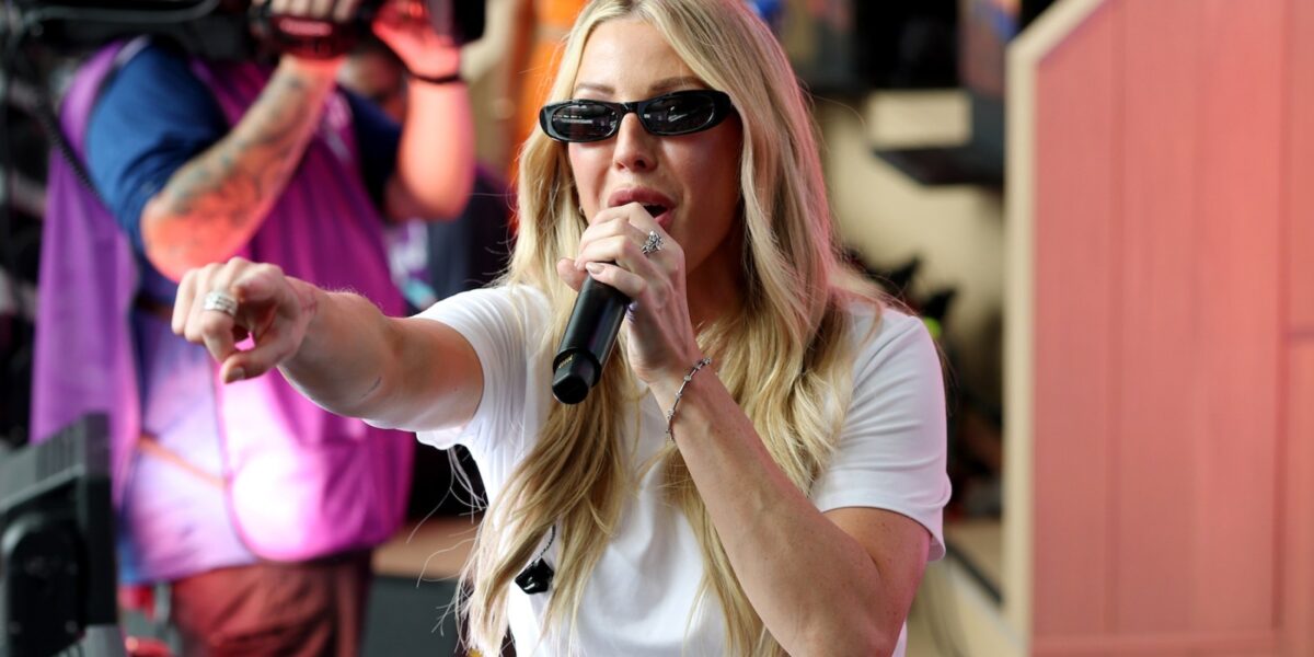 Ellie Goulding Performs ‘Lights’ at World Cup Quarterfinal Game