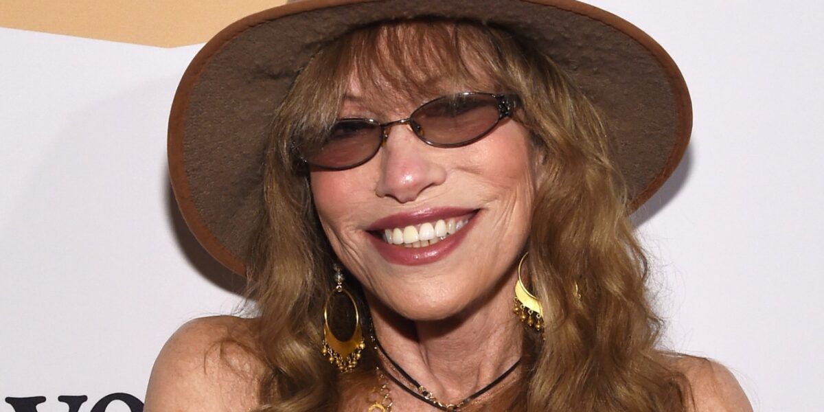 Carly Simon Reveals Parkinson’s Diagnosis: ‘I Have Not Stopped Living’