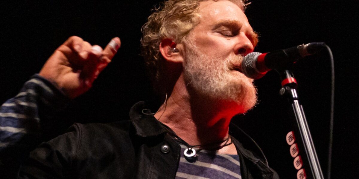 See Glen Hansard Sing Moving, Unreleased Song at Final Performance