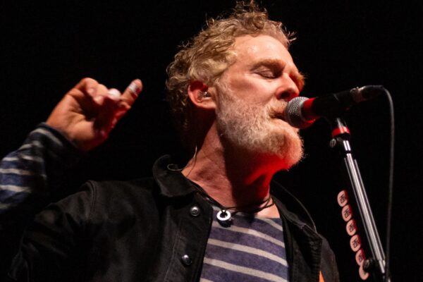 See Glen Hansard Sing Moving, Unreleased Song at Final Performance