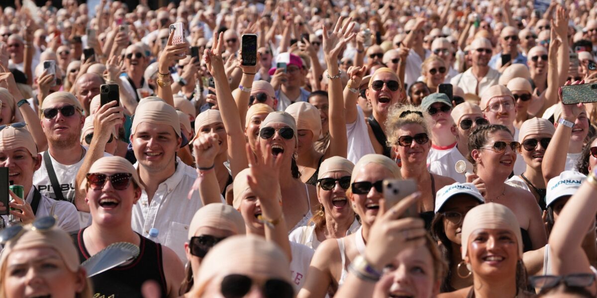 Pitbull Sets Guinness World Record for Most ‘Bald Caps’ at London Festival