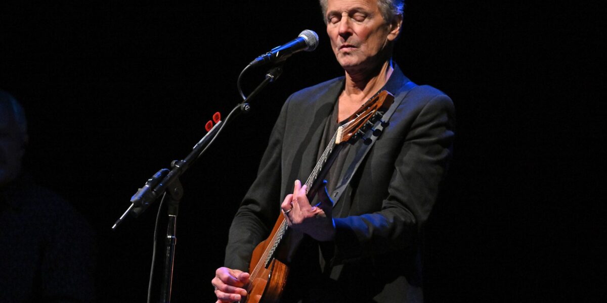 Lindsey Buckingham’s Alleged Stalker to Undergo Mental Health Exam, Criminal Case Suspended
