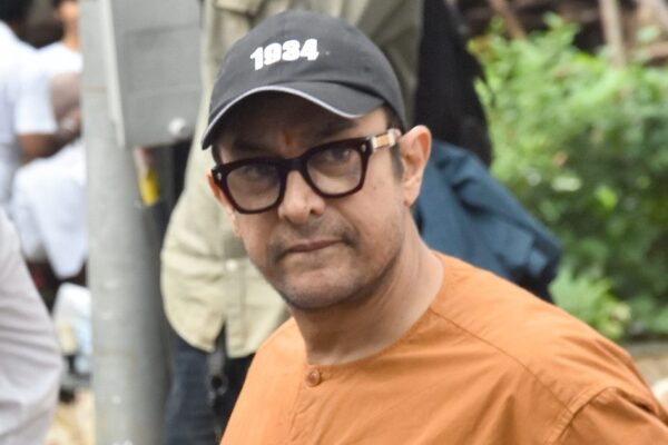 Aamir Khan, Lagaan Team Bid Farewell to Pradeep Rawat