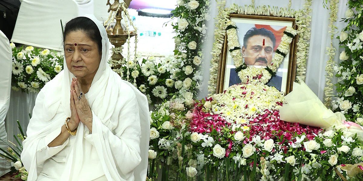 Katrina-Vicky, Asha Parekh, Mumtaz At Prayer Meet