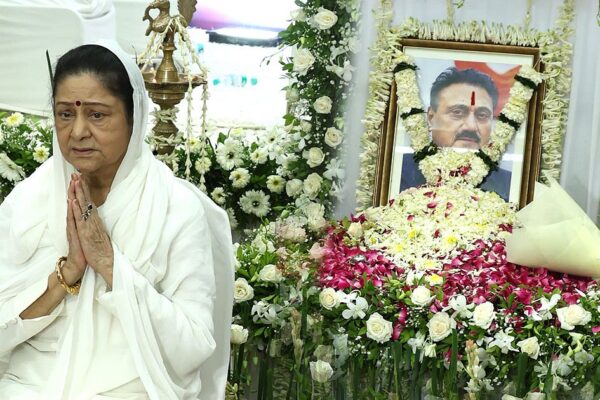 Katrina-Vicky, Asha Parekh, Mumtaz At Prayer Meet