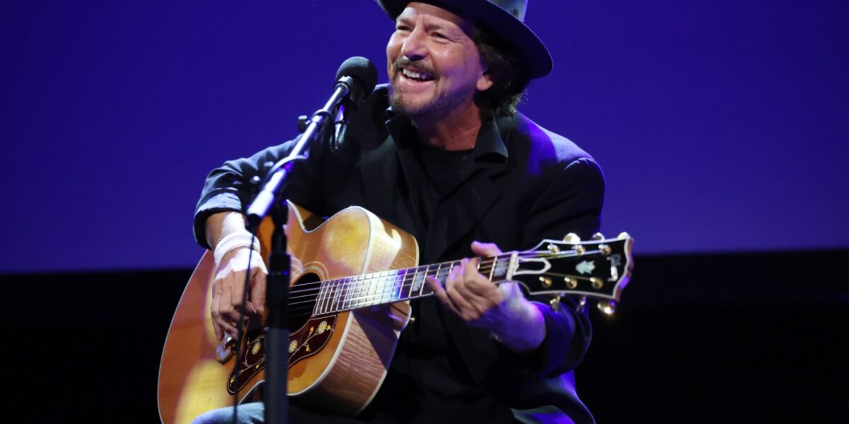 Watch Eddie Vedder Busk in Dublin in Honor of Glen Hansard