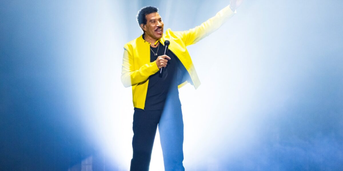 Lionel Richie Hospitalized After St. Louis Concert