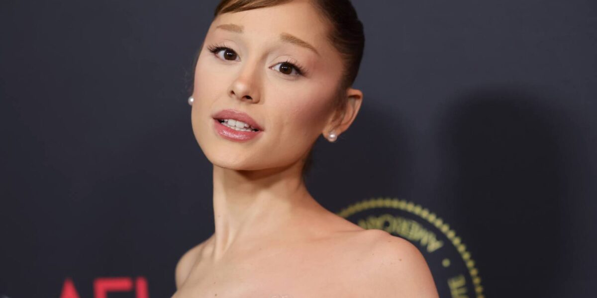 Ariana Grande Pauses Show to Address Break From Public Eye: ‘I Wanted to Speak to my Fans Directly’