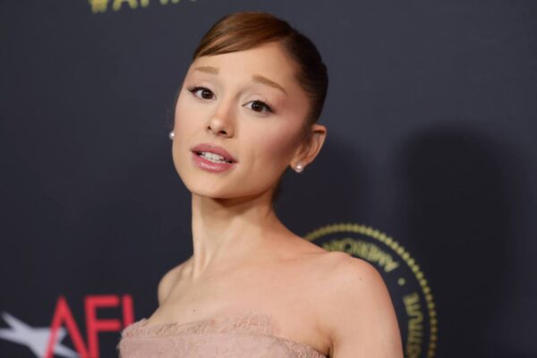 Ariana Grande Pauses Show to Address Break From Public Eye: ‘I Wanted to Speak to my Fans Directly’