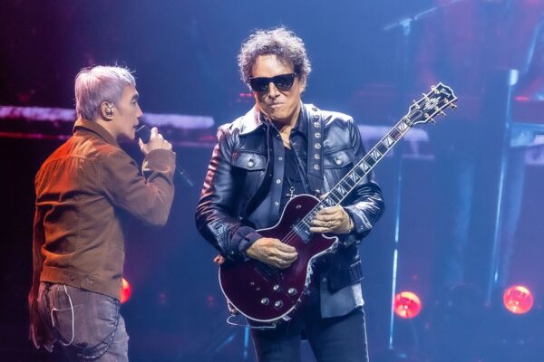 Watch Longtime Steve Perry Impersonator Hugo Valenti Finally Guest With Journey
