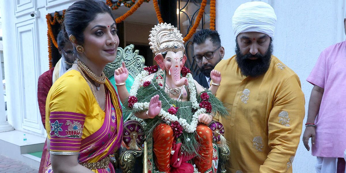 Watch Shilpa Dance At Ganpati Visarjan