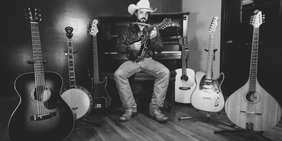 Ian Munsick Finds His American West Avatar on New Album ‘The Mountain Goat’