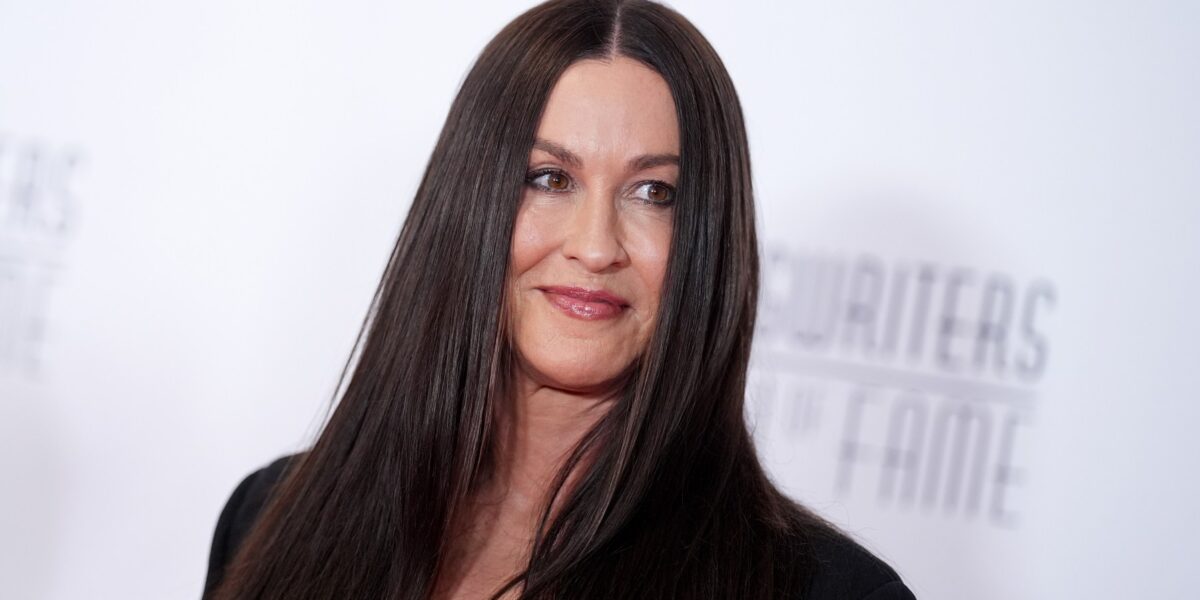 Alanis Morissette Sues Former Tour Manager, Alleges ‘Extortionate’ Threat Over Airport Drugs