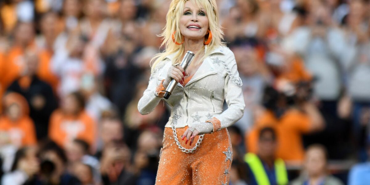 Vote to Rename Nashville International Airport After Dolly Parton Passes Unanimously