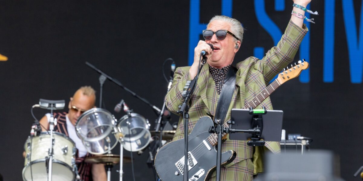 Squeeze Cancel Virginia Concert After Man Crushed to Death by Tour Bus