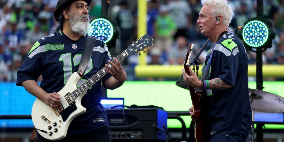 See Soundgarden’s Surviving Members Perform Halftime at Seahawks Game