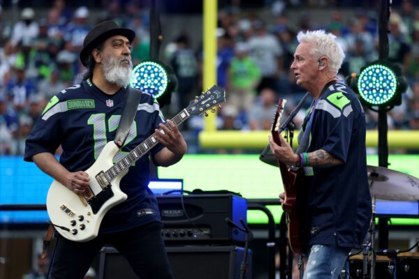 See Soundgarden’s Surviving Members Perform Halftime at Seahawks Game