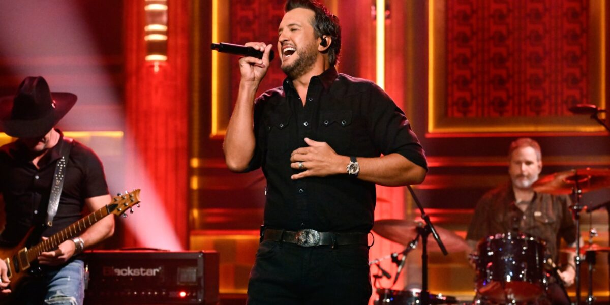 Watch Luke Bryan Showcase ‘Signs’ on ‘Fallon’