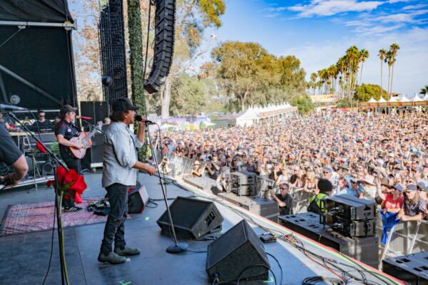 Watch Stephen Wilson Jr. Sing ‘Hunger Strike’ With Eddie Vedder