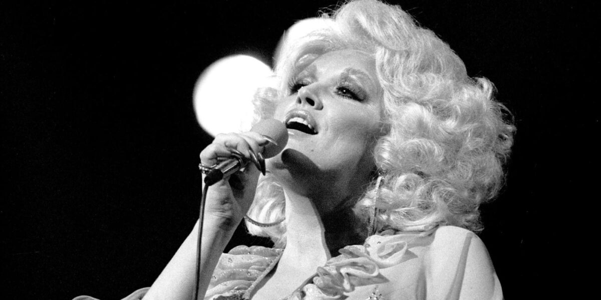 I’m the Daughter of Immigrants. I See Dolly Parton in the Women Who Raised Me