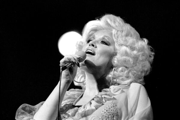 I’m the Daughter of Immigrants. I See Dolly Parton in the Women Who Raised Me