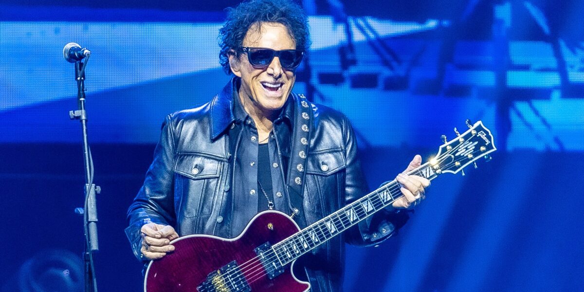 Journey Brought Out Hugo Valenti for a Second Time – And This Time He Nailed It