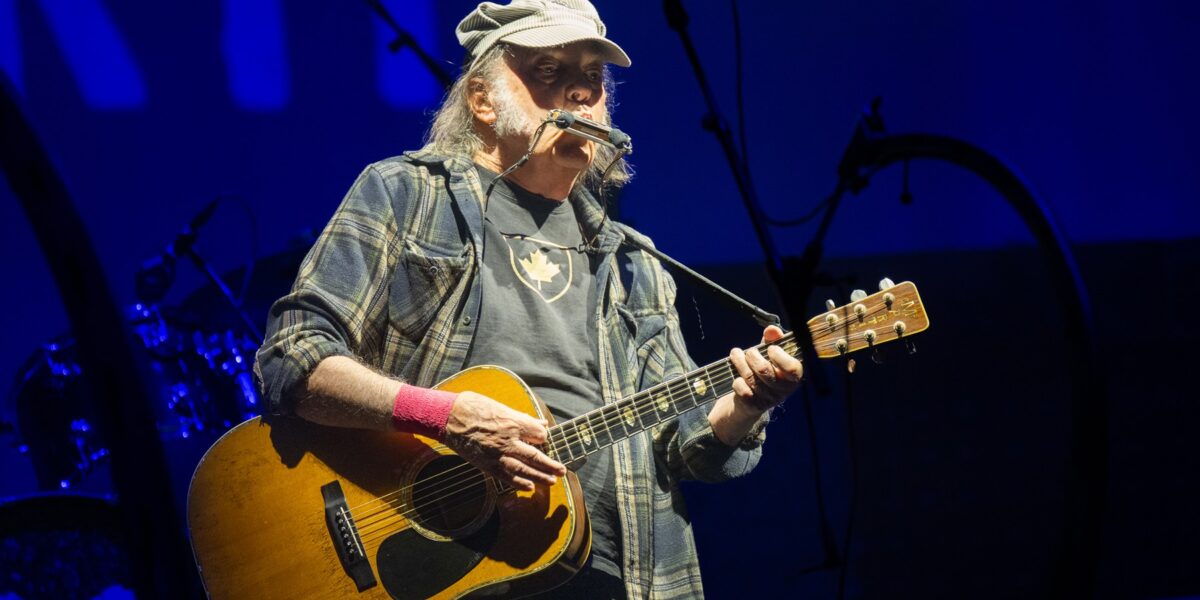 Neil Young Journeyed Through His Past and Raged Against War in First 2026 Show