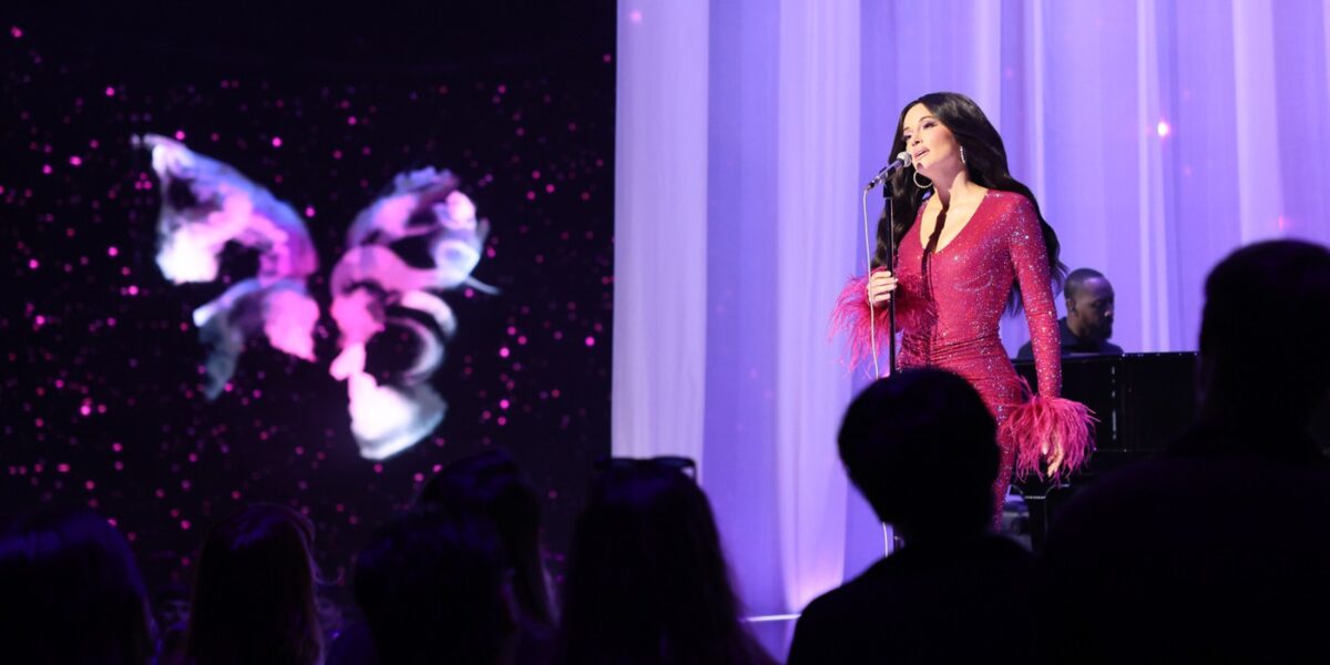 Kacey Musgraves Pays Tribute to Dolly Parton With ‘I Will Always Love You’ at MTV VMAs
