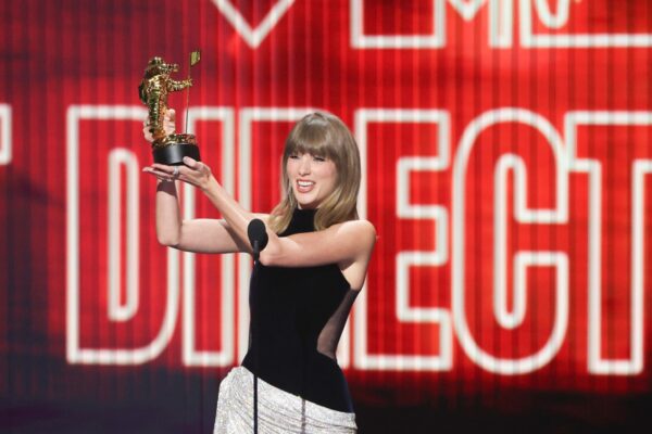 Taylor Swift Accepts Inaugural MTV VMAs Artist Director Honor