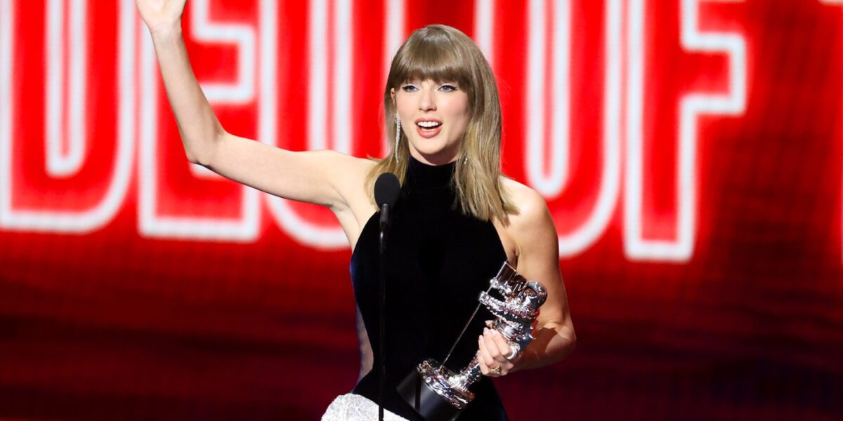 Taylor Swift Pays Tribute to Dolly Parton While Accepting Video of the Year Award at 2026 VMAs