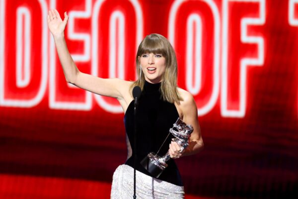 Taylor Swift Pays Tribute to Dolly Parton While Accepting Video of the Year Award at 2026 VMAs